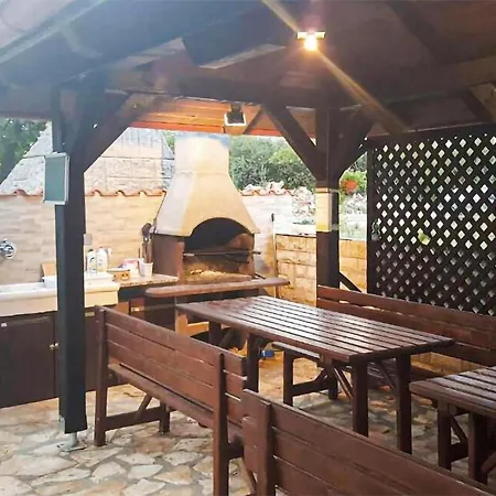 2 Bedroom Lovely Apartment In Biograd *